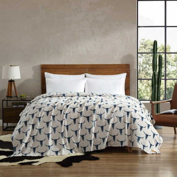 Wrangler - Twin Blanket, Soft Plush Fleece Bedding, Perfect for Layering, Yellowstone Inspired, Dorm Essentials (Steer Head Blue)