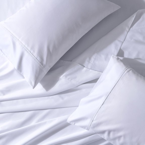 Wrinkle-Free 650 Thread Count Solid Cotton Blend Sheets Easy Care Sheet Set With Deep Pockets - King - White