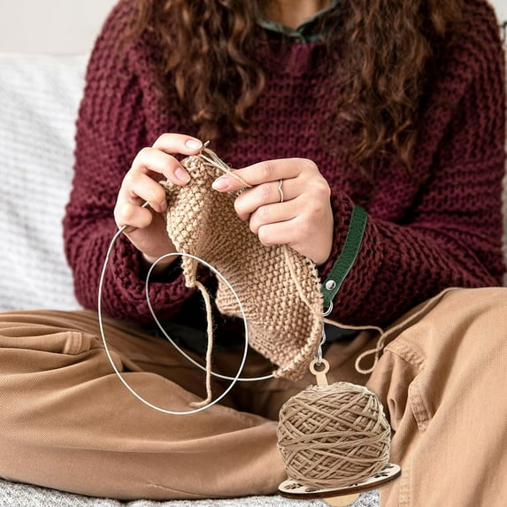 Wrist Yarn Holder, Portable Yarn Ball Minder Stand with Leather Wristband Yarn Minder Yarn Storage Wooden Yarn Holder for Knitting Crocheting Craft Lover (Green)