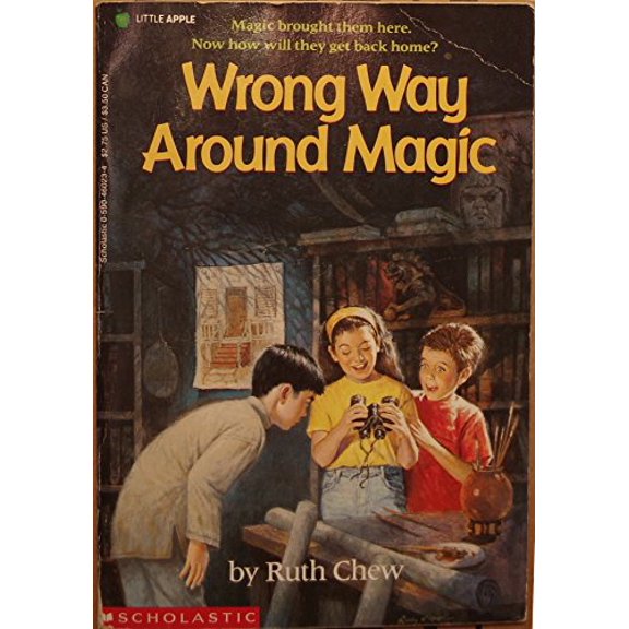 Pre-Owned Wrong Way Around Magic (Paperback) 0590460234 9780590460231