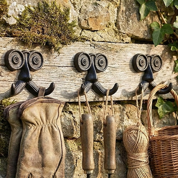 Wrought Iron Beard Shaped Wall Hook, Heavy Duty Decorative Hanger for Kitchen Balcony Farmhouse, Rustic Fence Style Hook for Baskets Gardening Tools Laundry Basin