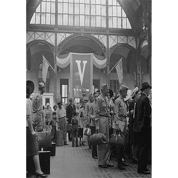 Wwii Servicemen At Pennsylvania Railroad Station, New York Print By Mary Evans Grenville Collins Postcard Collection