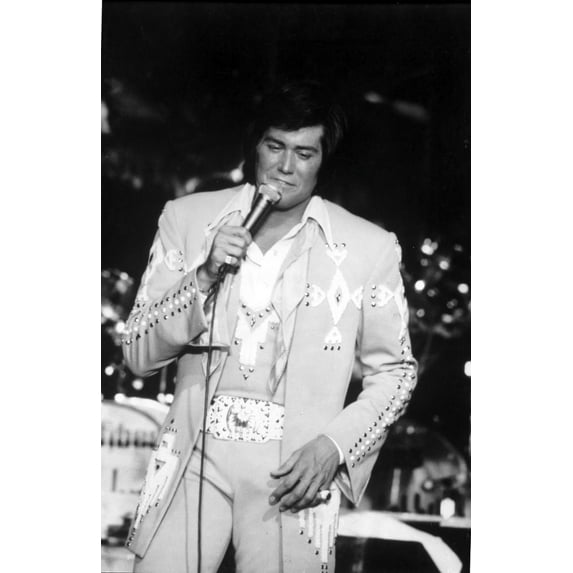 Wyne Newton performing Photo Print (8 x 10)