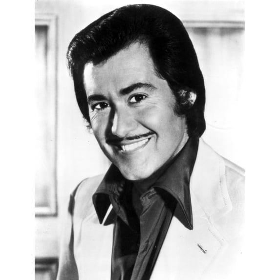 Wyne Newton smiling Photo Print (8 x 10)