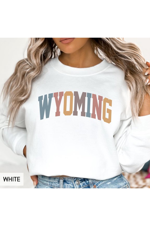 Wyoming State Silhouette Retro Wilderness Travel Vacation Outfit Variant Gift Sweatshirt
