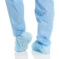 thumbnail image 1 of Halyard Blue Shoe Cover One Size Nonskid Sole 69252 100 Ct, 1 of 5