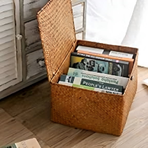 XIBUFE Handmade Wicker Storage Basket with Lid,Woven Rattan Seagrass Laundry Basket,Sturdy Metal Frame,Stylish Organizer for Toys,Pantry,Bathroom  26X16X10Cm