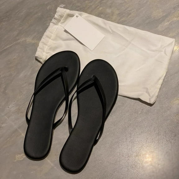 XIMIN Flip Flops for Women Sandals Leather Ultra Lightweight Slippers Beach Summer Casual Comfortable PU Strap Shower Flat Sandals (35, Black)