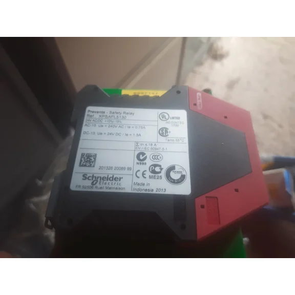 Factory Sealed XPSAFL5130 Dual Channel Safety Relay Compatible with Schneider Preventa XPS-AFL, 24V AC/DC 3NO Safety Output PL e SIL3 Cat.4 DIN Rail IP40 In Factory Box