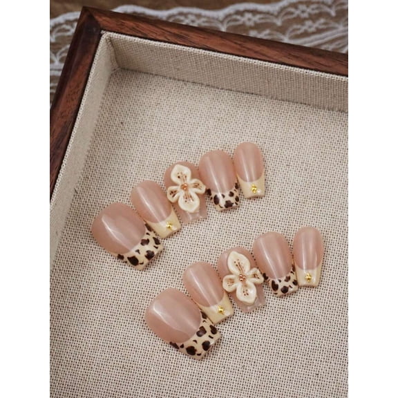 XS Ultra Short Trapezoid Press-On Nails Set With Leopard Print And 3D