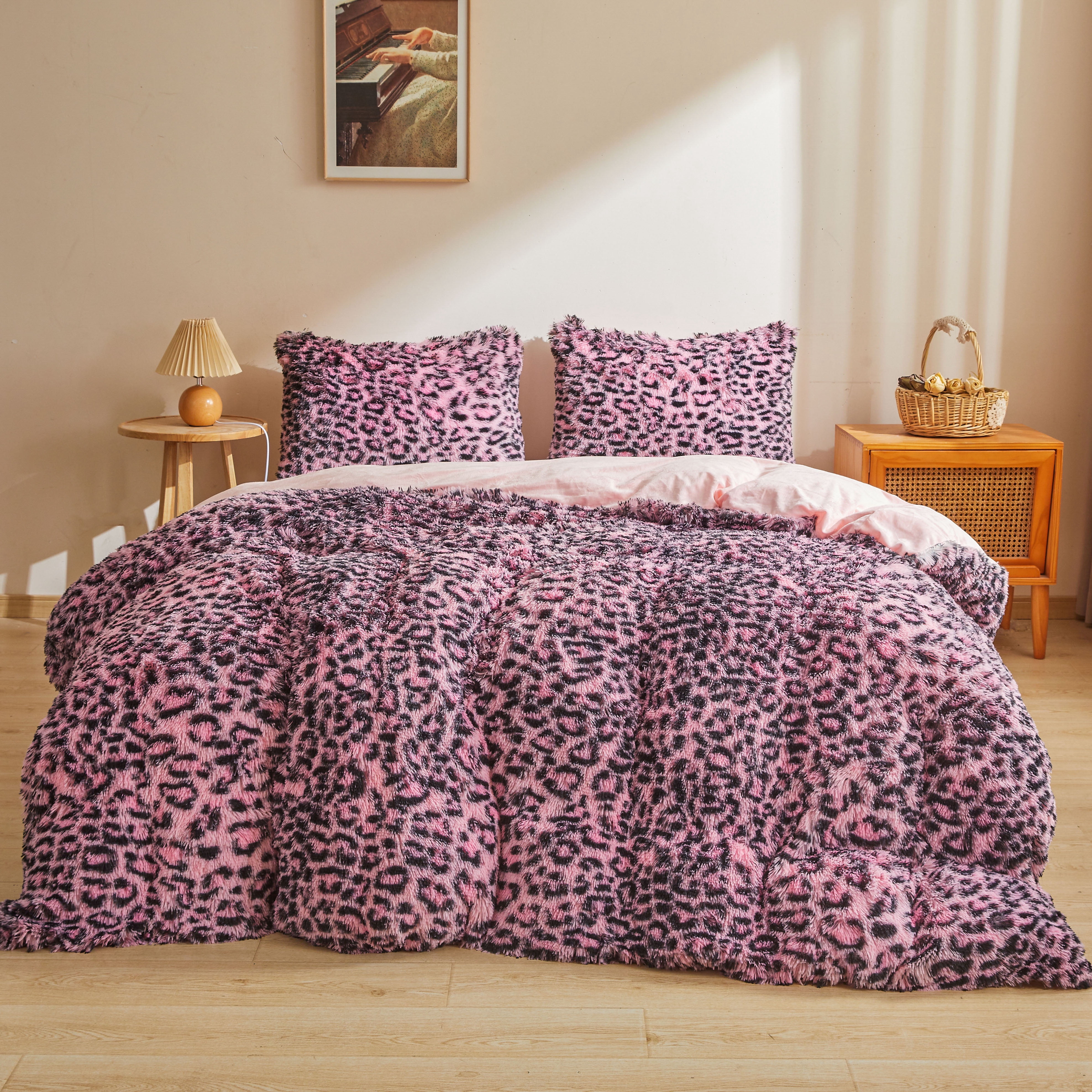 XeGe Cheetah Print Fluffy Faux Fur Duvet Cover Set, 3 Pieces Soft Plush Fuzzy Bedding Set(1 Faux Fur Leopard Print Comforter Cover + 2 Furry Pillow Cases), Zipper Closure(King, Black and Pink)