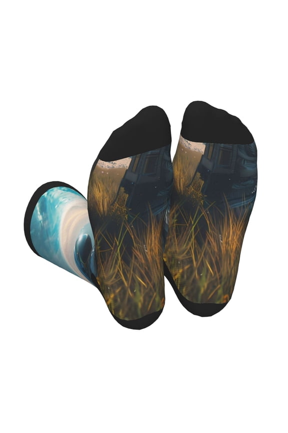 Astronaut Contemplating Planet Print Crew Socks for Men and Women, Men's Soft Moisture-wicking Sock