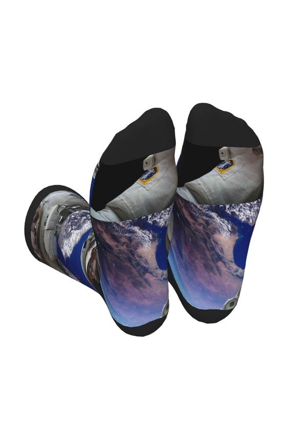Astronaut in Outer Space Print Crew Socks for Men and Women, Men's Soft Moisture-wicking Sock