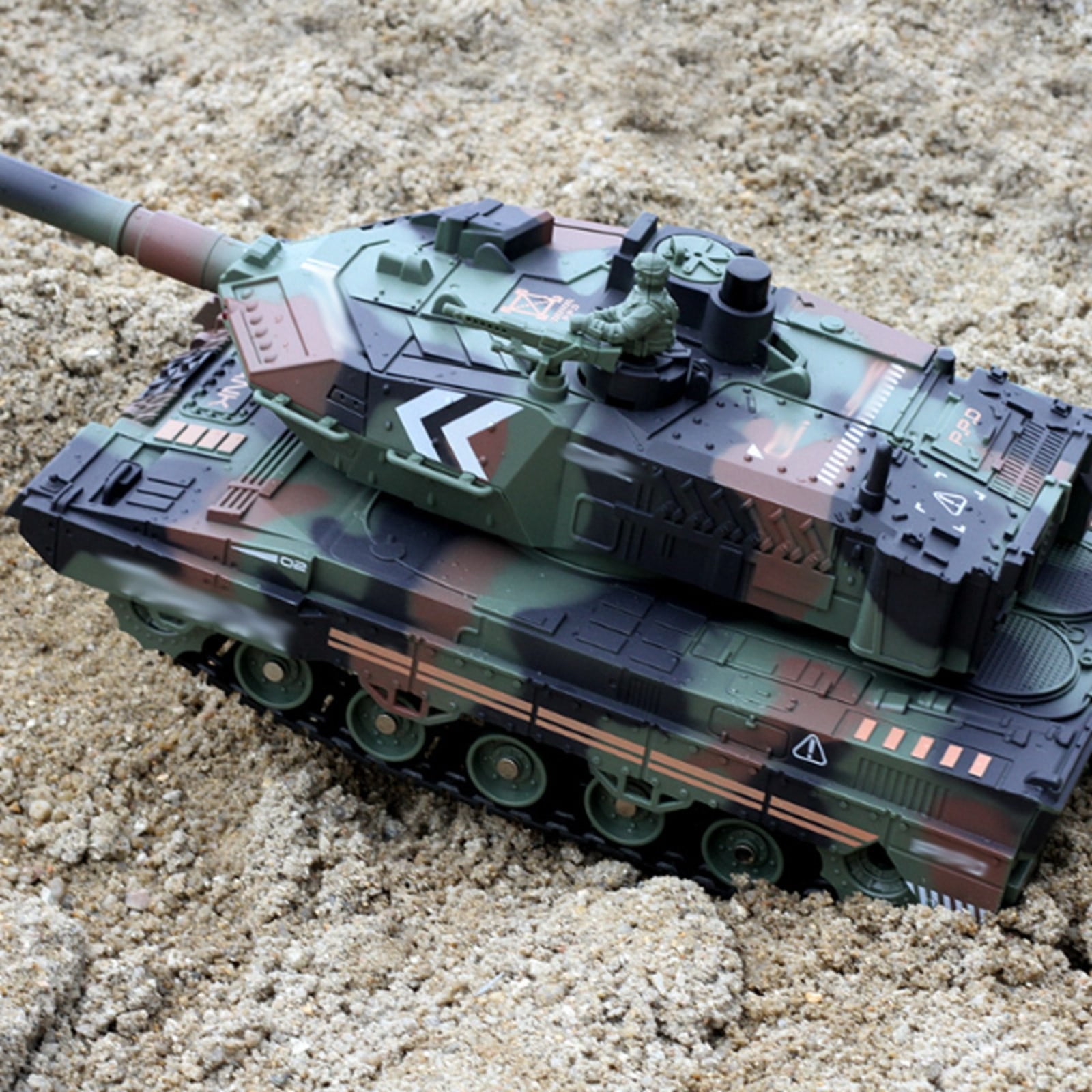 Xinduolei Border Tracked Remote Control Tank Water Bomb Spray Remote