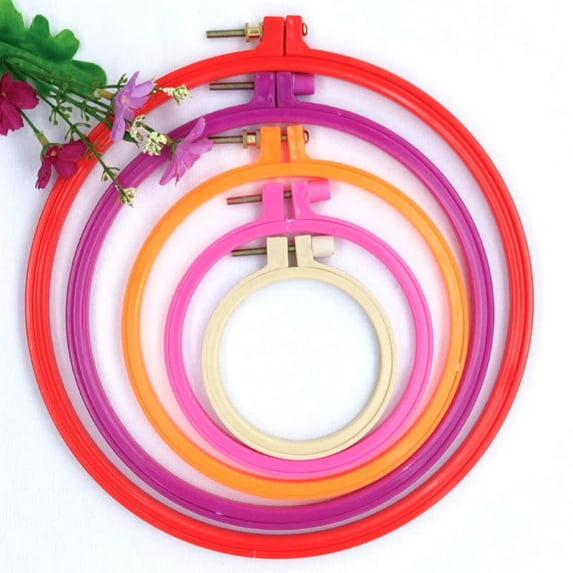 Xinwanna Plastic Cross Stitch Embroidery Hoop Circle Sewing Frame DIY Needlework Tool (Random Color,14.5CM)