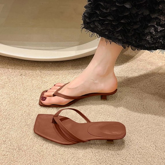 Xucatan Women's Square Toe Kitten Heel Flip Flops, Vintage Leather Thong Sandals with Low Chunky Heel, Retro Casual Summer Beach Shoes, Versatile Solid Color Design for Fall Daily Gift