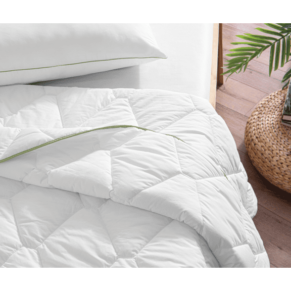 YATAS BEDDING Soft Quilted Breathable Bamboo Fiber Filled Comforter, Machine Washable, White, Fluffy Lightweight Duvet, %100 Cotton Shell, Queen Size