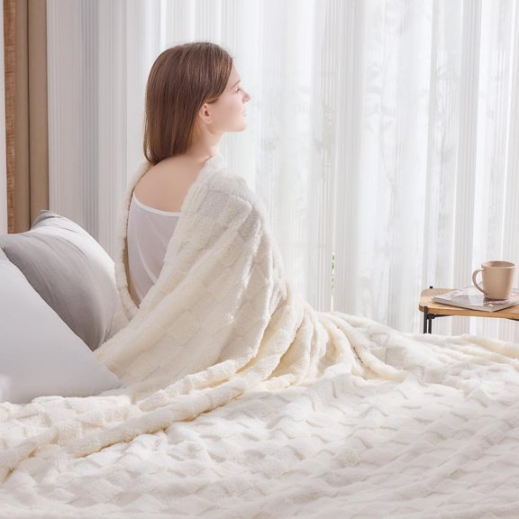 YISIGE-Super Soft Twin Blanket Ivory Premium Silky Flannel Fleece 3D Checkered Lightweight Bed Blanket All Season Use (Ivory Checkered, Twin(60"x80"))