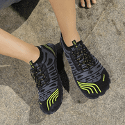 YIWUDCTOY Comfortable Men‘s Durable Non-Slip Striped Water Shoes for Outdoor Beach Walking Seaside Parties and Sea Surfing in All Seasons