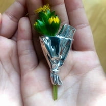 YOHAVEN Flower Bouquet Brooch Lifelike Metal Pin with Ribbon Wrapped Dried Flowers Elegant Accessory for Jackets Hats Bags Weddings Parties Special Occasion Gifts