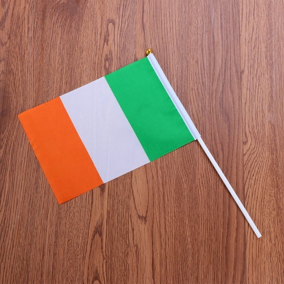 YUNLIGHTS 20Pcs Portable Ireland Handheld Flags Polyester Material for Parade and Sports Clubs