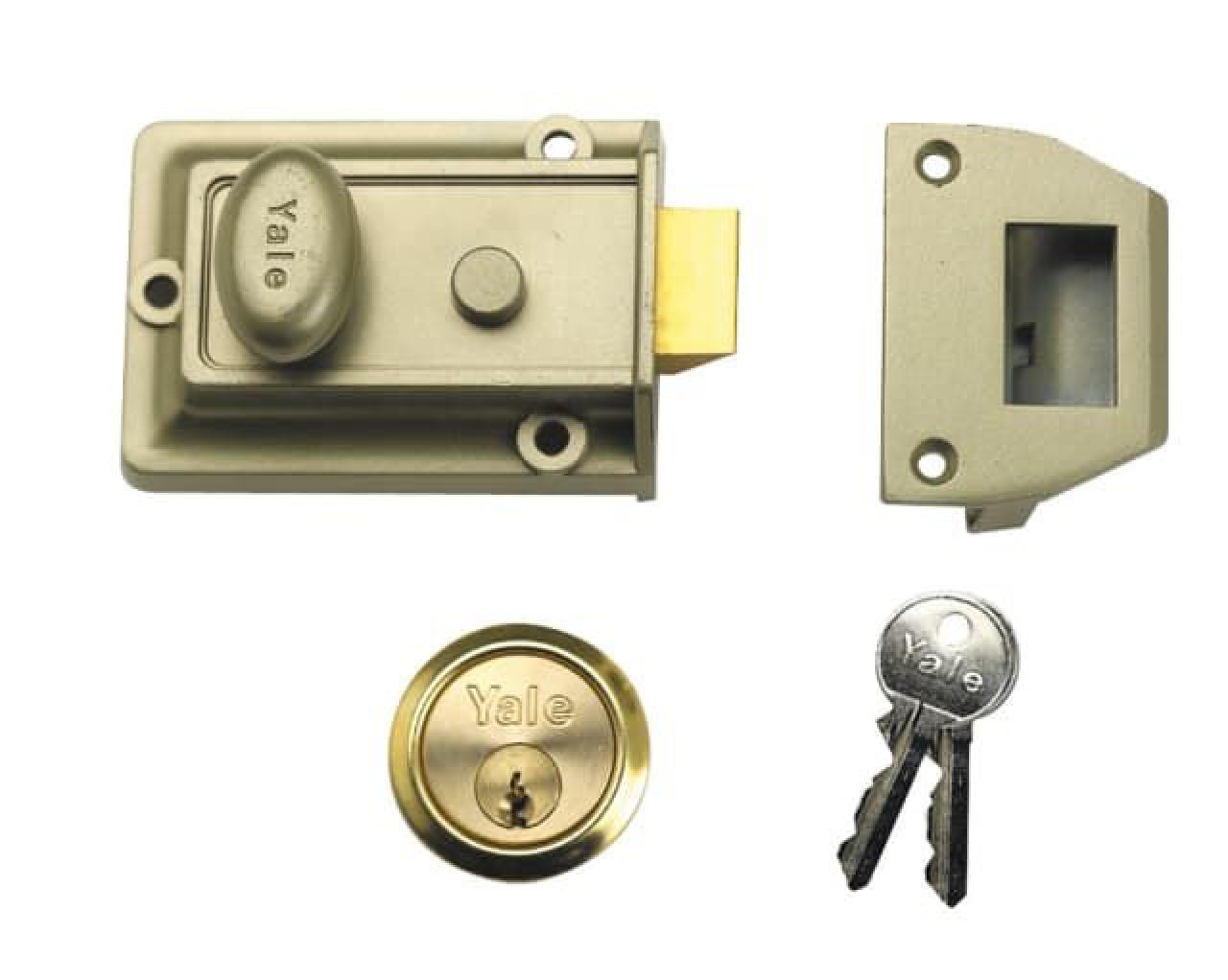 Yale Locks - P77 Traditional Nightlatch 60mm Backset Brasslux Finish Visi