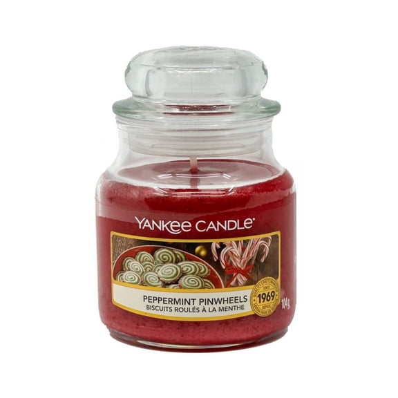 Yankee Candle Snow Globe Wonderland Collection - Peppermint Pinwheels - Classic Medium Original Jar Candle