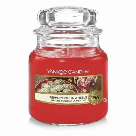 Yankee Candle Snow Globe Wonderland Collection - Peppermint Pinwheels - Classic Small Original Jar Candle
