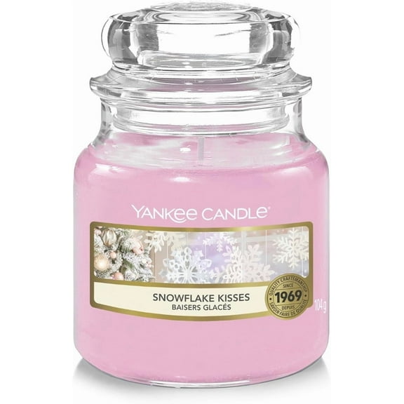 Yankee Candle Snowflake Kisses Small 3.7 Classic Jar Candle