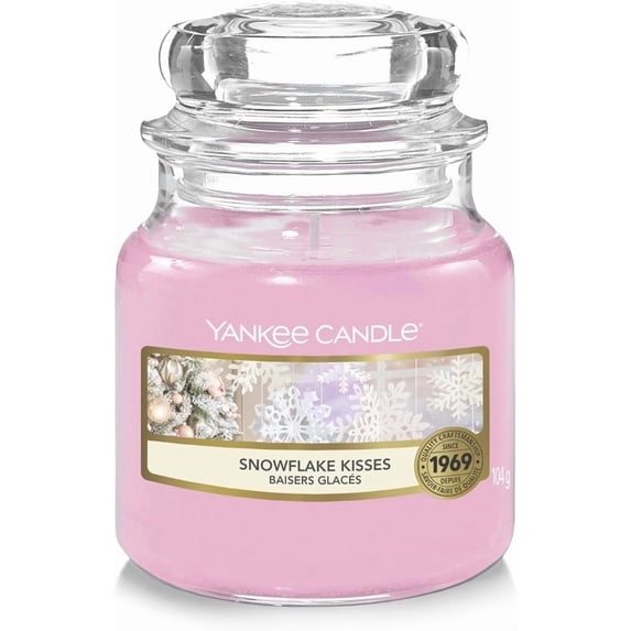 Yankee Candle Snowflake Kisses Small 3.7 Classic Jar Candle