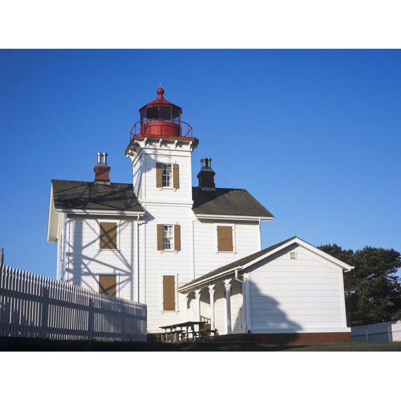Yaquina Bay Lighthouse; Newport  Oregon  United States of America Poster Print by Robert L. Potts / Design Pics (17 x 11