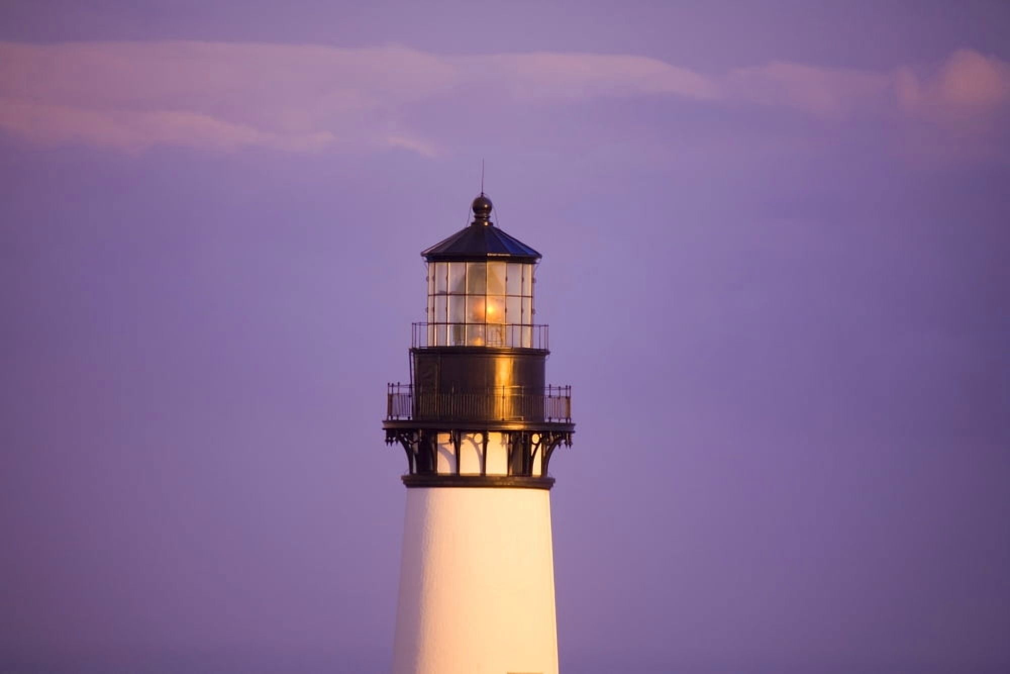 Yaquina Head Lighthouse Oregon Usa 19Th Century Lighthouse Listed In The National Register Of Historic Places Canvas Art - Craig Tuttle Design Pics (17 x 11)