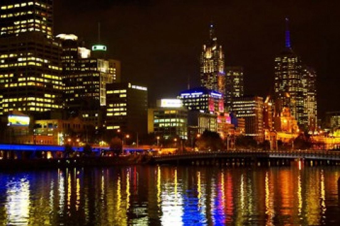 Yarra River Queens Bridge and CBD Melbourne Victoria Australia Canvas Art - David Wall  DanitaDelimont (26 x 17)
