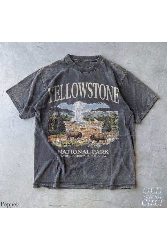 Yellowstone National Park Vintage 90s Graphic T-Shirt, Retro Comfort Colors® Geyser Bison USA Wyoming Unisex Montana Tee
