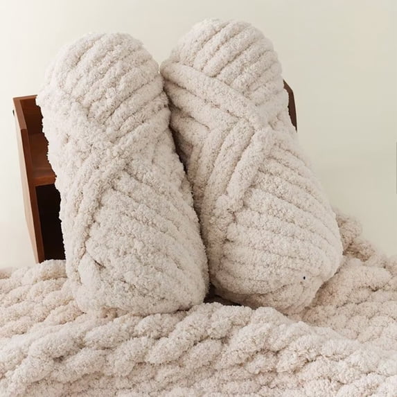 Yhmxh 200g Chenille Giant Yarn, Soft Fluffy Bulky Knitting Yarn, Plush Velvet Finger Knitting Yarn, No Shedding Thick Knit Yarn for Hand Knitting Blankets, Pillows, Cushions, Pet Beds, DIY Home Decor