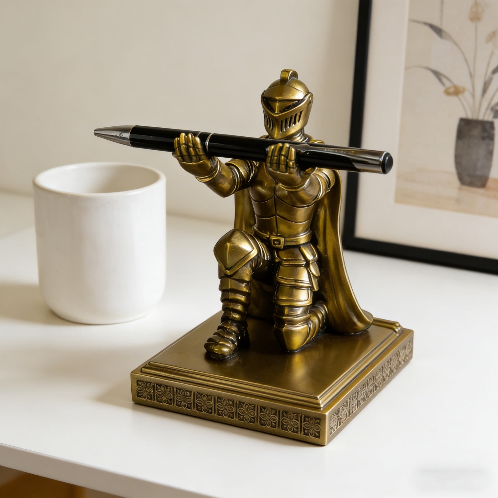 YiJuHui Medieval Knight Statue Desk Organizer, Resin Female Knight Pen Holder with Phone Stand, Vintage Bookend for Office Decor, Home Desk Accessories, Gothic Warrior Sculpture Gift