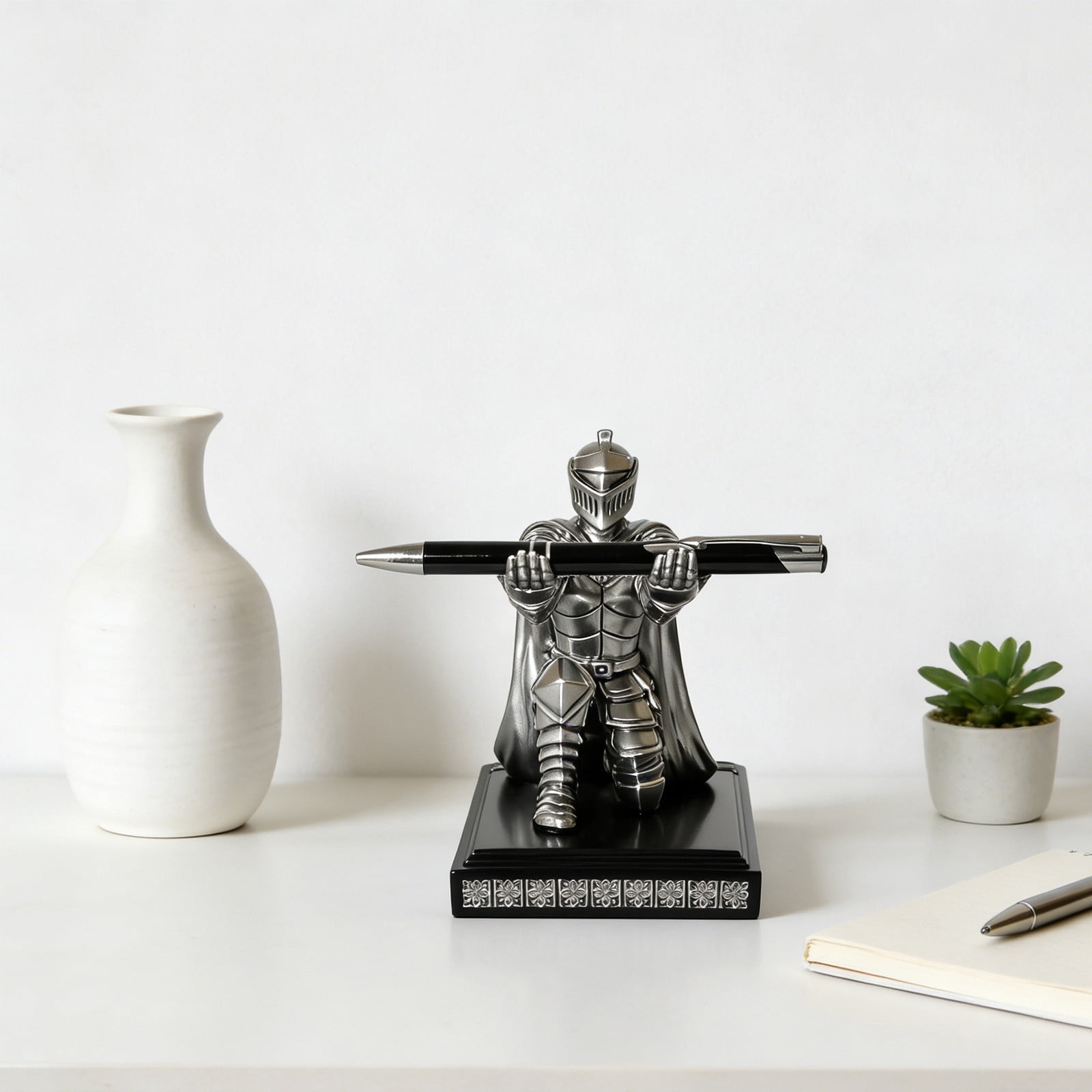 YiJuHui Medieval Knight Statue Desk Organizer, Resin Female Knight Pen Holder with Phone Stand, Vintage Bookend for Office Decor, Home Desk Accessories, Gothic Warrior Sculpture Gift