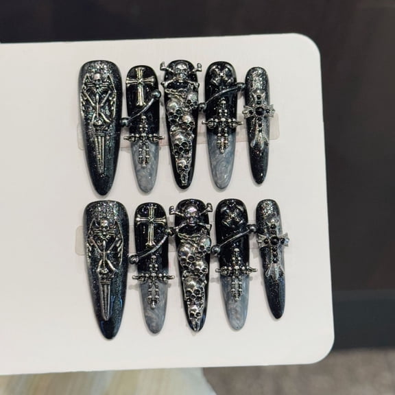 Yihe [Dark Domain Bone Rider] Three-dimensional Skull Cross Heavy Metal Niche Punk Handmade Nail Art Wear Nail Piece