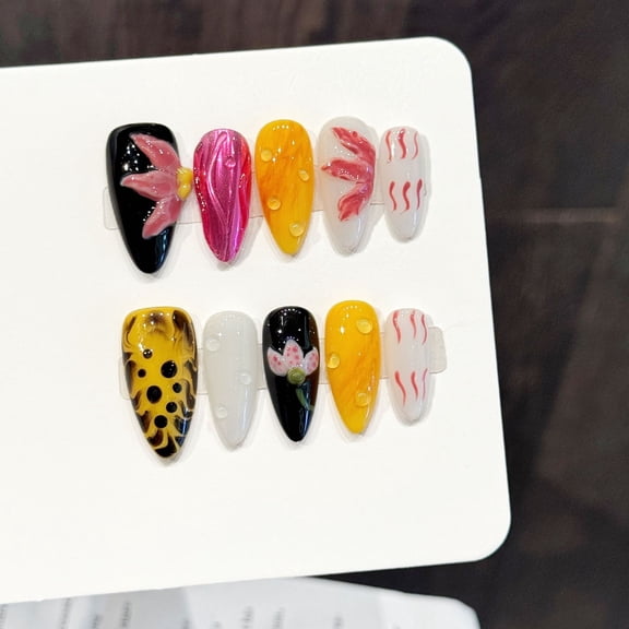 Yihe's original [Yan petal gild] pure handmade wearing nail multi-color three-dimensional floral decoration shiny leopard print nail patch