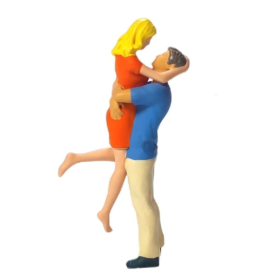 Yihuala Delicate 1/64 Miniature Couple Embracing Resin Art Work Tiny Resin Love Sculpture Great for Wedding Cake Top