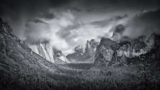 Yosemite Valley Canvas Art - Mike Leske (12 x 18)