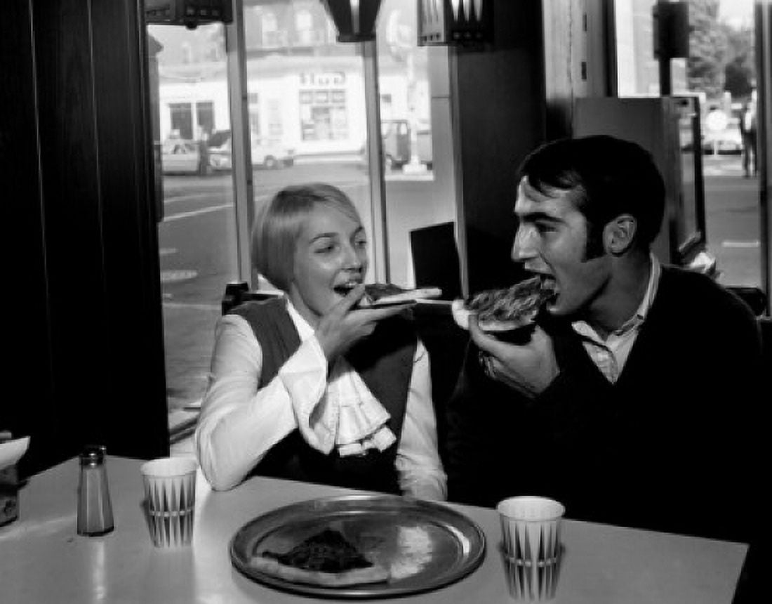Young couple eating pizza Canvas Art - (18 x 24)