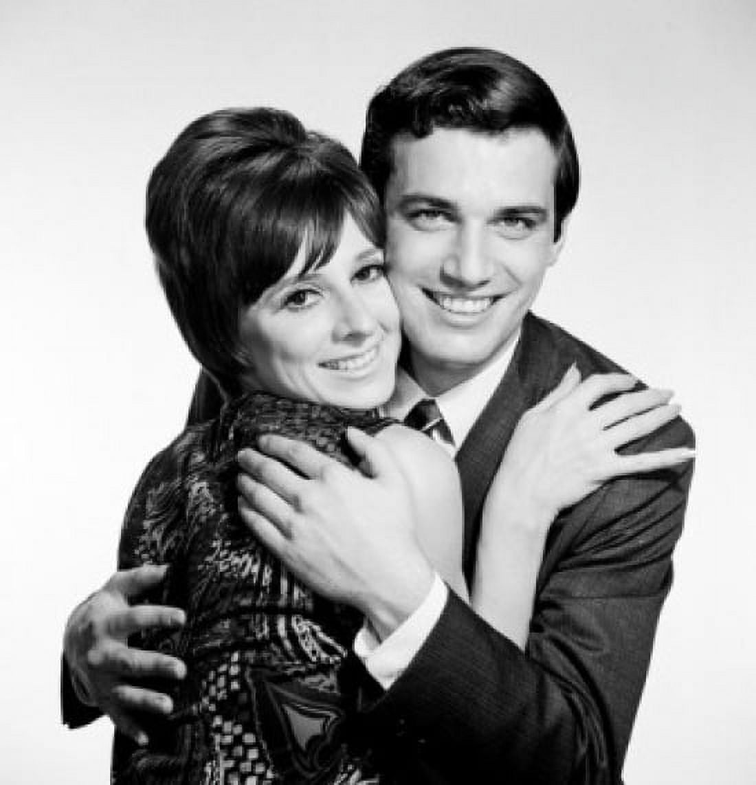 Young couple hugging portrait Canvas Art - (18 x 24)
