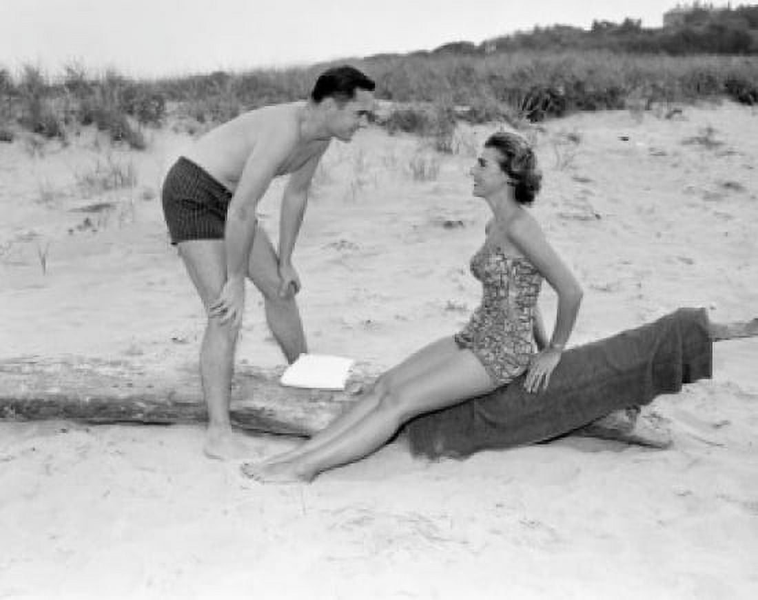 Young couple on beach Canvas Art - (18 x 24)