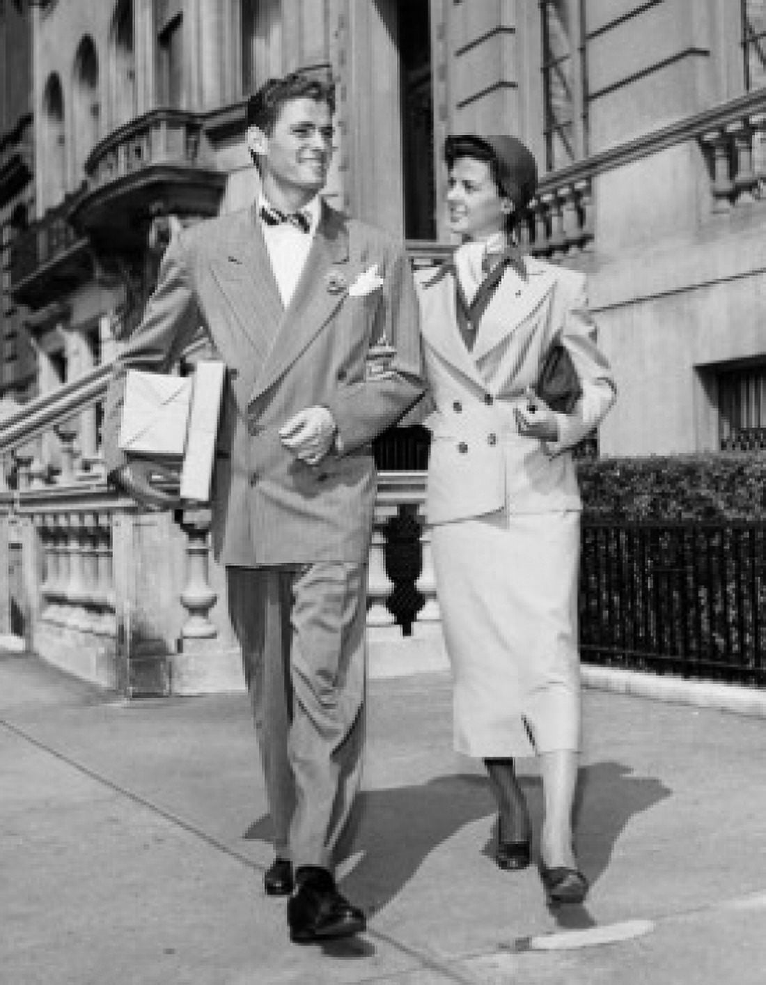 Young couple walking on sidewalk Canvas Art - (18 x 24)