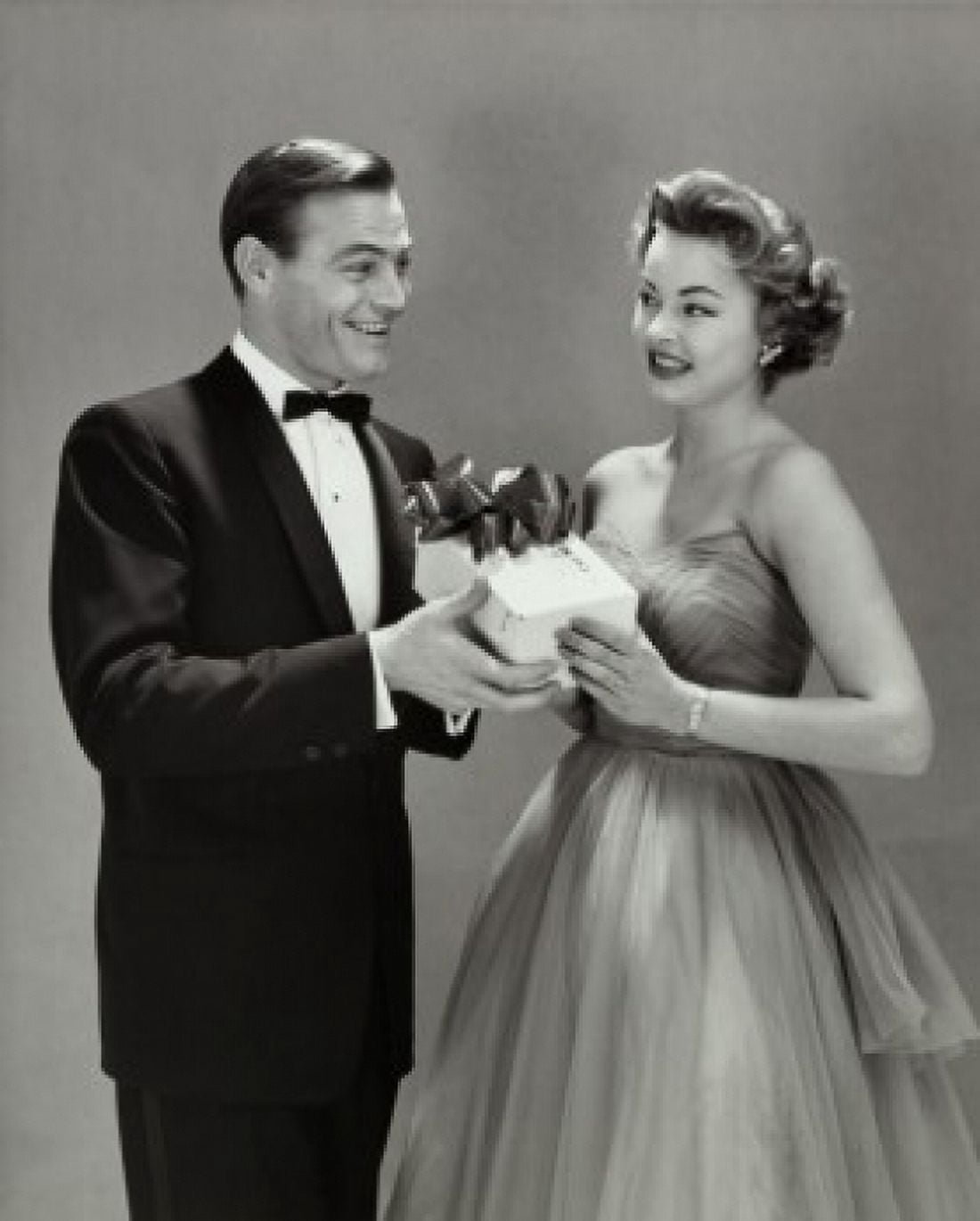 Young man giving a gift to a young woman Canvas Art - (18 x 24)