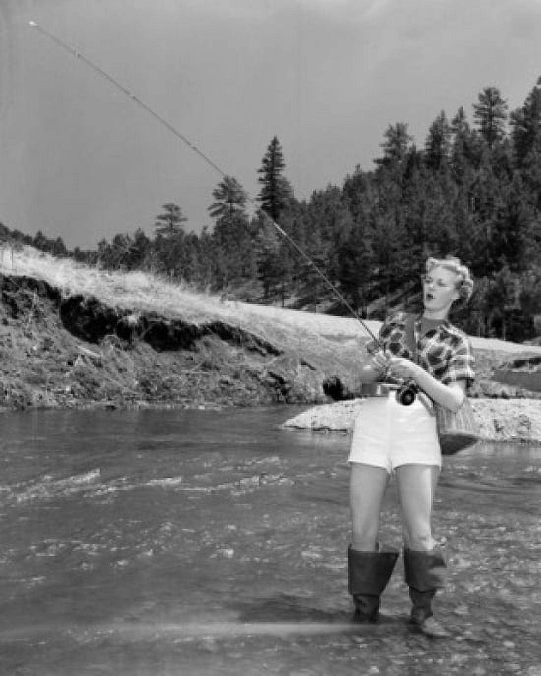 Young woman bow fishing Canvas Art - (18 x 24)