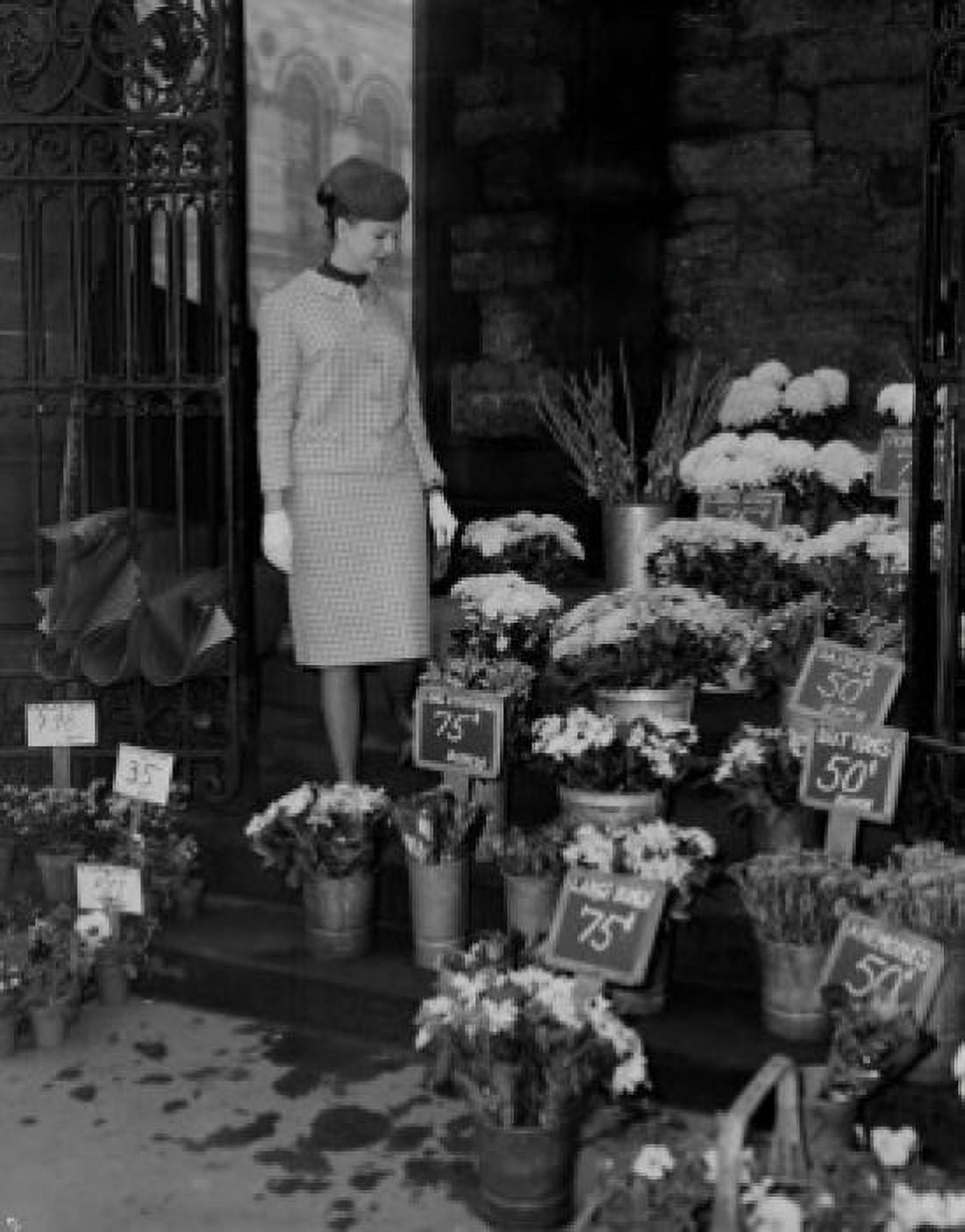 Young woman choosing bunch of flowers Canvas Art -  (18 x 24)
