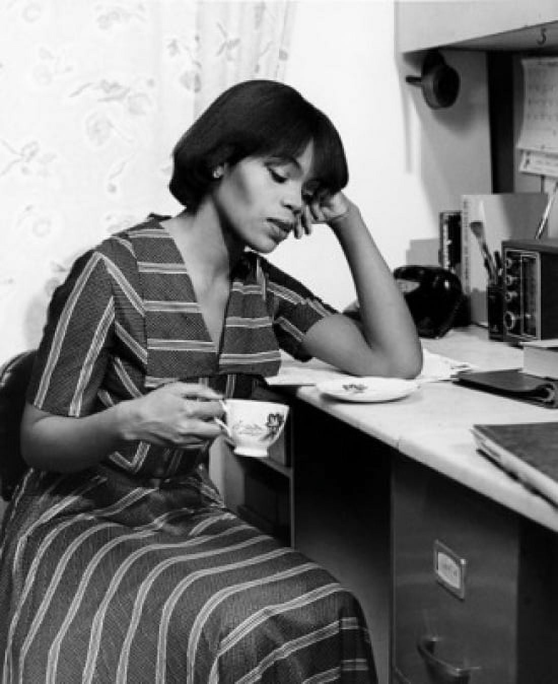 Young woman holding a tea cup Canvas Art - (18 x 24)