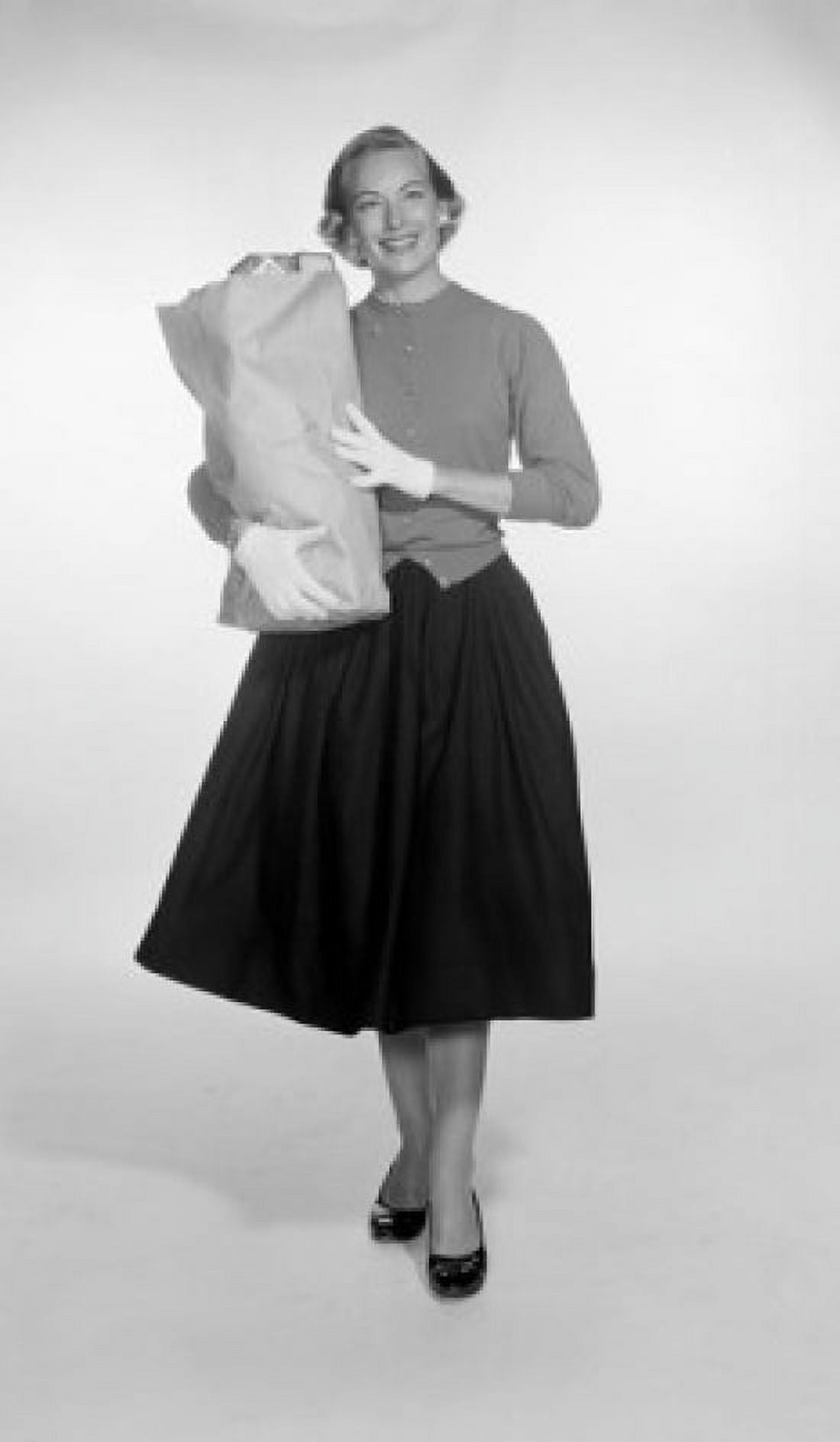 Young woman holding shopping bag Canvas Art - (24 x 36)
